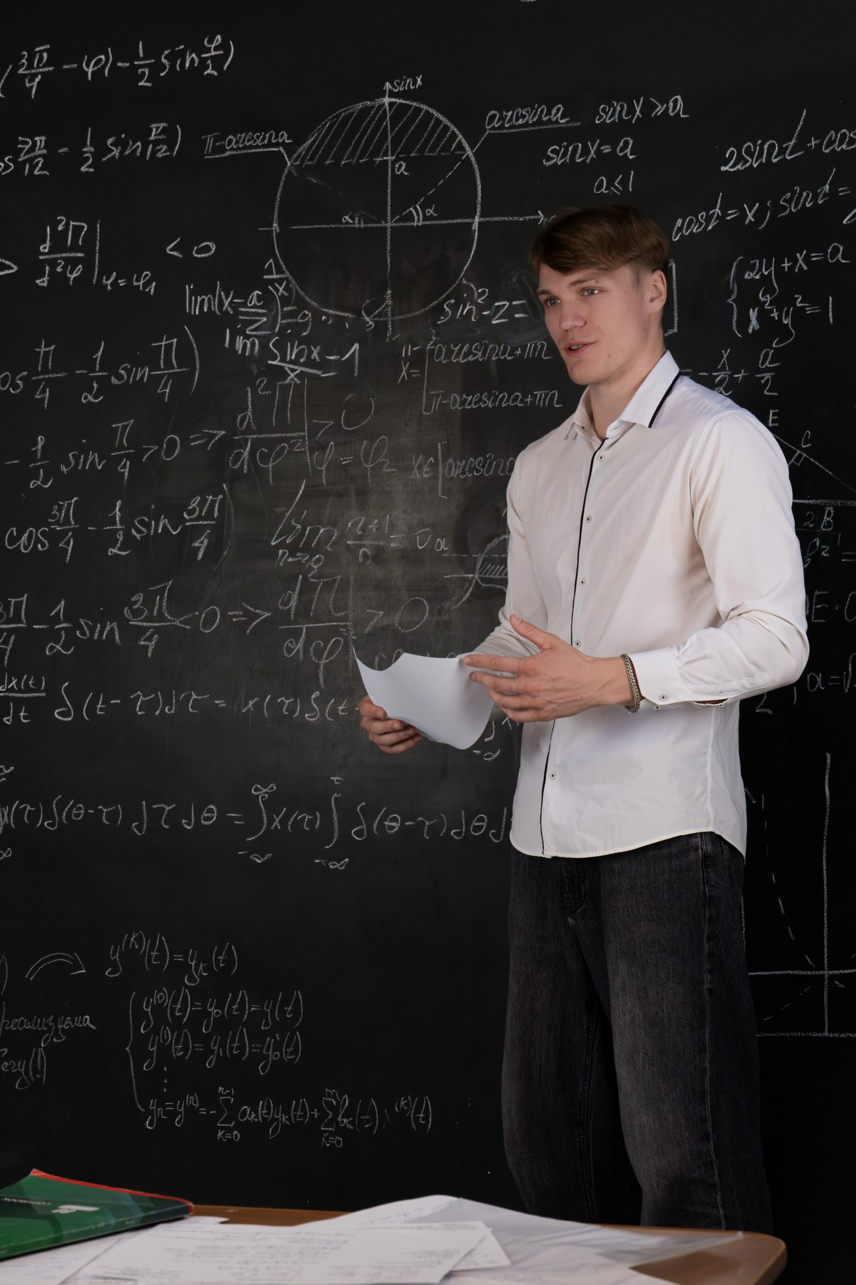 Алексей — преподаватель физики и математики